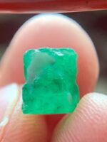 3.38 Ct Swat Emerald Crystal – Elegant Spread with Natural Symmetry - Image 9