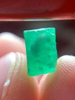 3.38 Ct Swat Emerald Crystal – Elegant Spread with Natural Symmetry - Image 10