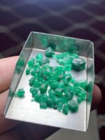31.85ct Swat Emerald Rough – A Compact Collection of Vivid Green Crystals - Image 6