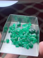 31.85ct Swat Emerald Rough – A Compact Collection of Vivid Green Crystals - Image 8