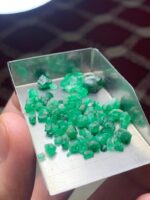 31.85ct Swat Emerald Rough – A Compact Collection of Vivid Green Crystals - Image 9