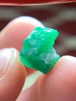 A Bold 6.37 ct Emerald Crystal from Swat Valley - Image 6