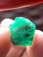 Broad & Shallow: 5.22 ct Emerald Crystal from Swat Valley - Image 2