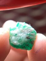 Broad & Shallow: 5.22 ct Emerald Crystal from Swat Valley - Image 3
