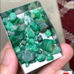 110ct Swat Emerald Rough Lot Natural Green Beryl Lot (18.20 × 12.54 × 8.14 mm)