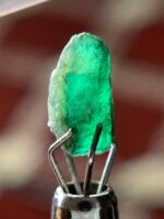 The Appeal of Swat Emerald Crystals: Spotlight on a 0.90ct Gem - Image 3