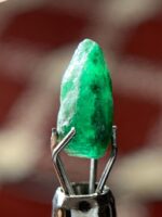 The Appeal of Swat Emerald Crystals: Spotlight on a 0.90ct Gem - Image 5