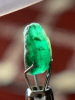 The Appeal of Swat Emerald Crystals: Spotlight on a 0.90ct Gem - Image 8
