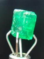1.45ct Swat Emerald Crystal – A Vivid Green Gemstone from the Mountains of Pakistan - Image 5