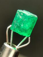 1.45ct Swat Emerald Crystal – A Vivid Green Gemstone from the Mountains of Pakistan - Image 6