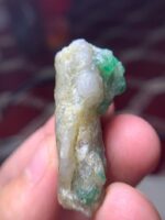 A Monumental 113.20ct Swat Emerald Specimen: Rare Natural Gem - Image 9