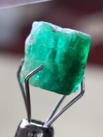 A Majestic Wonder: 4.94 Carat Swat Emerald Crystal - Image 5