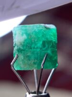 A Majestic Wonder: 4.94 Carat Swat Emerald Crystal - Image 9