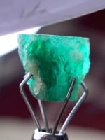 A Majestic Wonder: 4.94 Carat Swat Emerald Crystal - Image 10