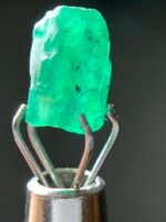 A Touch of Green Elegance: 1.18ct Swat Emerald Crystal - Image 2