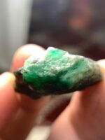 A Graceful Swat Emerald: The 35.40-Carat Specimen - Image 4