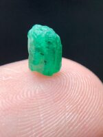 A Touch of Green Elegance: 1.18ct Swat Emerald Crystal - Image 4