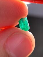 A Touch of Green Elegance: 1.18ct Swat Emerald Crystal - Image 7