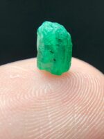 A Touch of Green Elegance: 1.18ct Swat Emerald Crystal - Image 9