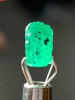 A Touch of Green Elegance: 1.18ct Swat Emerald Crystal - Image 10