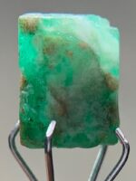 3.25ct Swat Emerald Crystal: A Natural Masterpiece of Precision and Color - Image 4