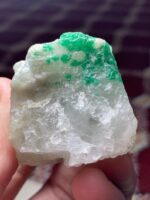 A Colossal 420-Carat Swat Emerald Specimen - Image 5