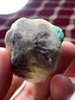 A Colossal 420-Carat Swat Emerald Specimen - Image 6
