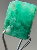 3.25ct Swat Emerald Crystal: A Natural Masterpiece of Precision and Color - Image 6