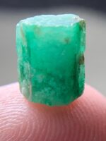 3.25ct Swat Emerald Crystal: A Natural Masterpiece of Precision and Color - Image 8