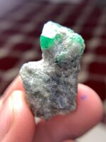 Majestic Swat Emerald: 62 Carat Specimen - Image 2
