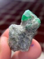 Majestic Swat Emerald: 62 Carat Specimen - Image 5