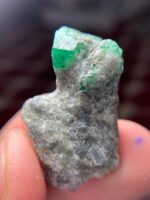 Majestic Swat Emerald: 62 Carat Specimen - Image 7