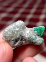 Majestic Swat Emerald: 62 Carat Specimen - Image 8