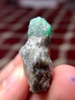 Majestic Swat Emerald: 62 Carat Specimen - Image 9