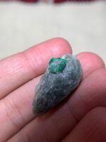 A 38.14ct Swat Emerald Specimen: Striking Form and Classic Green - Image 4