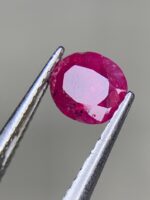 A Closer Look at a 0.80ct Faceted Ruby: Cut, Color, and Craftsmanship - Image 6