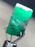 4.80ct Swat Emerald Crystal: Elegant Natural Green Beryl - Image 3