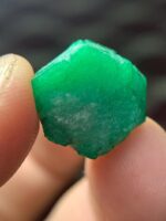 An 18-Carat Swat Emerald Crystal — Compact Strength and Vivid Green - Image 2