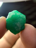 An 18-Carat Swat Emerald Crystal — Compact Strength and Vivid Green - Image 5