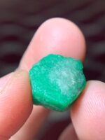 An 18-Carat Swat Emerald Crystal — Compact Strength and Vivid Green - Image 9