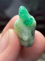 Gorgeous 23.50-Carat Emerald Specimen – Unique Collector’s Gem - Image 3