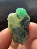 A Rare 24.80 ct Swat Emerald Specimen: Nature’s Green Masterpiece - Image 10