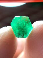 The Subtle Elegance of a 2.80 ct Emerald Crystal - Image 5