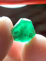 The Subtle Elegance of a 2.80 ct Emerald Crystal - Image 6