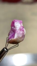 Natural 28.05 Carat Afghan Ruby Crystal – Elegant Collector’s Gemstone (21.50 × 14.10 × 11.87 mm) - Image 2