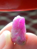 Natural 28.05 Carat Afghan Ruby Crystal – Elegant Collector’s Gemstone (21.50 × 14.10 × 11.87 mm) - Image 11
