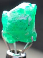 3.85ct Swat Emerald Crystal – Natural Green Beauty in 7x9x8mm - Image 2