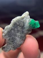 A 25.94-Carat Emerald Specimen from Swat: A Gracefully Elongated Natural Crystal - Image 2