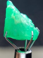 Rare 4.95ct Swat Emerald Crystal – Natural Beauty in a 12x10x7mm Gem - Image 4