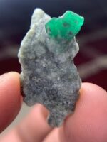 A 25.94-Carat Emerald Specimen from Swat: A Gracefully Elongated Natural Crystal - Image 9